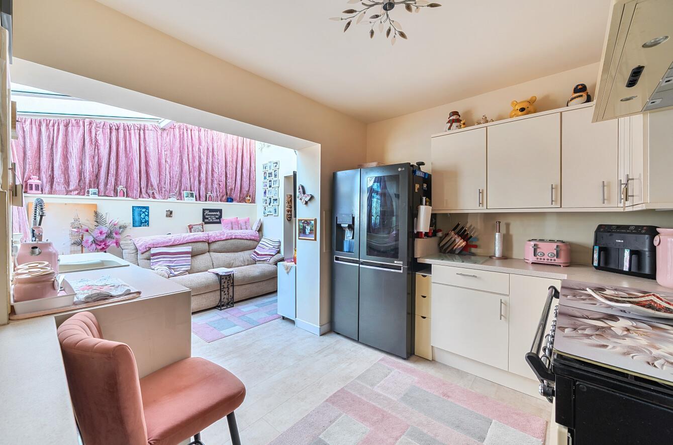 Vera Road, Clydach, Swansea, SA6 5QE